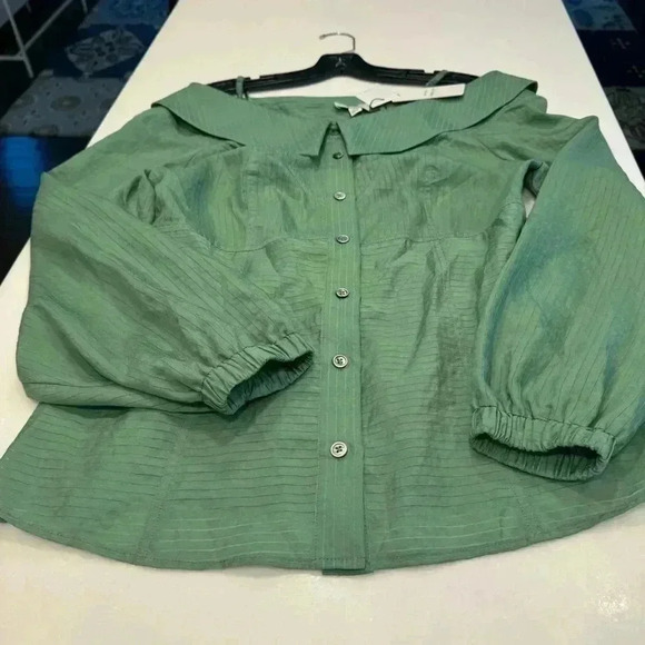 Current Air Los Angeles off the shoulder L/S button up top green NWT size Small - Picture 9 of 10